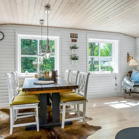 Ellinore Holiday home Hals