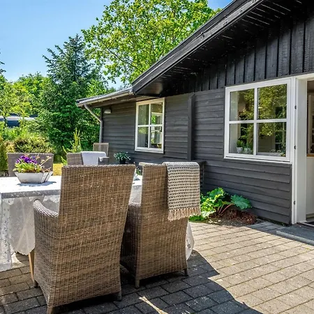 Ellinore Holiday home *