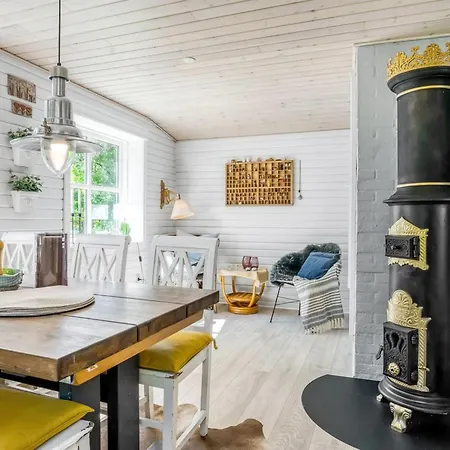 Holiday home Ellinore *